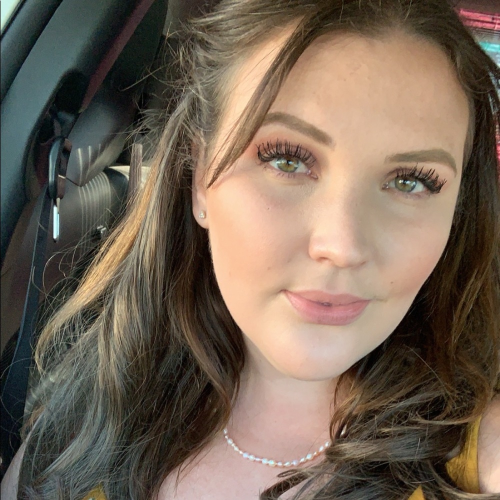 Meet your Posher, April